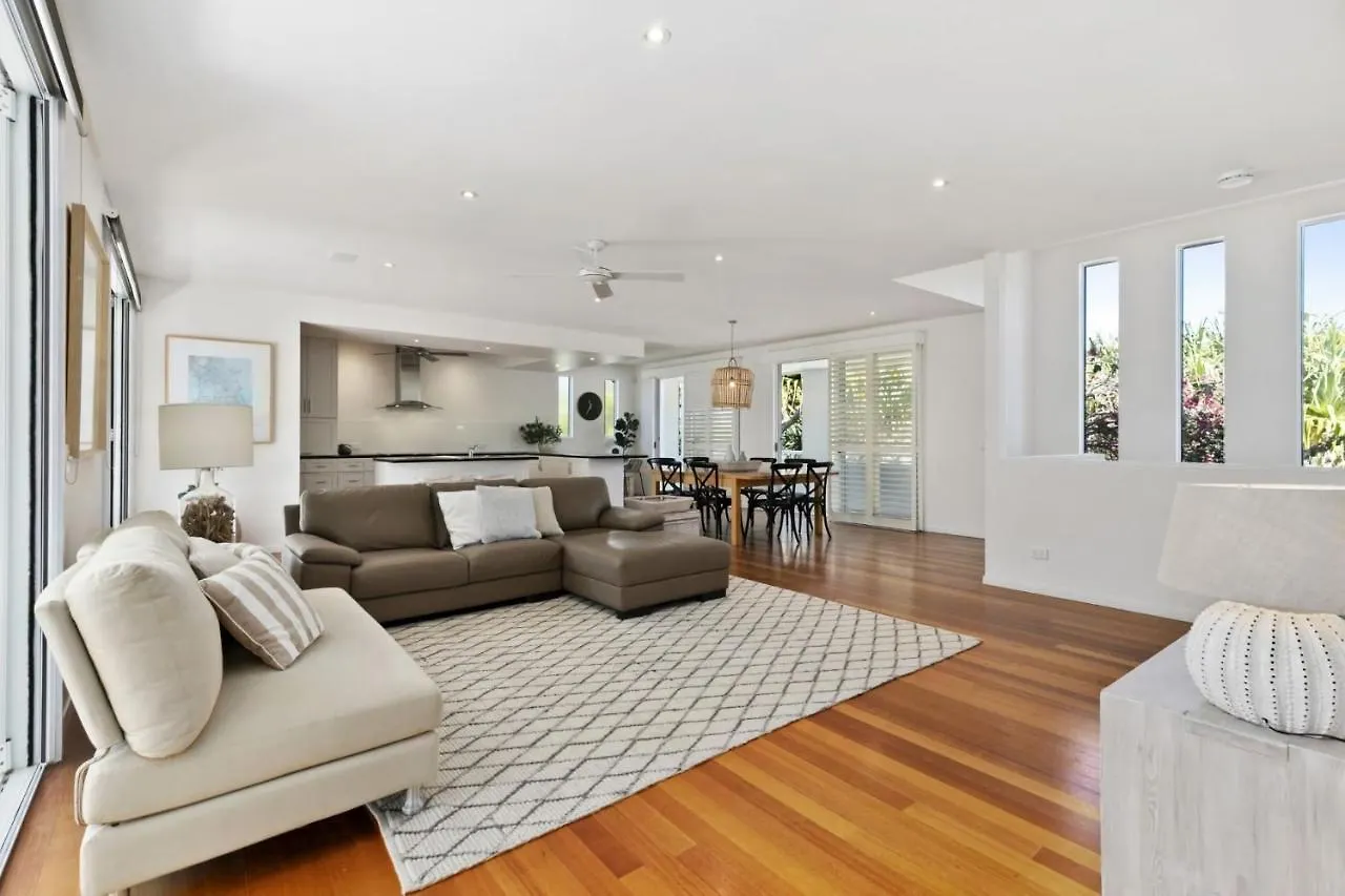 Maher Tce Stately Residence With Beach Side Charm Sunshine Beach