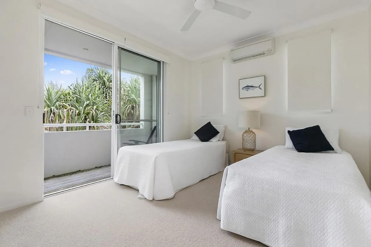 Maher Tce Stately Residence With Beach Side Charm Sunshine Beach Holiday home