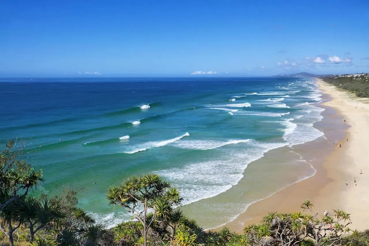 Maher Tce Stately Residence With Beach Side Charm Sunshine Beach Holiday home