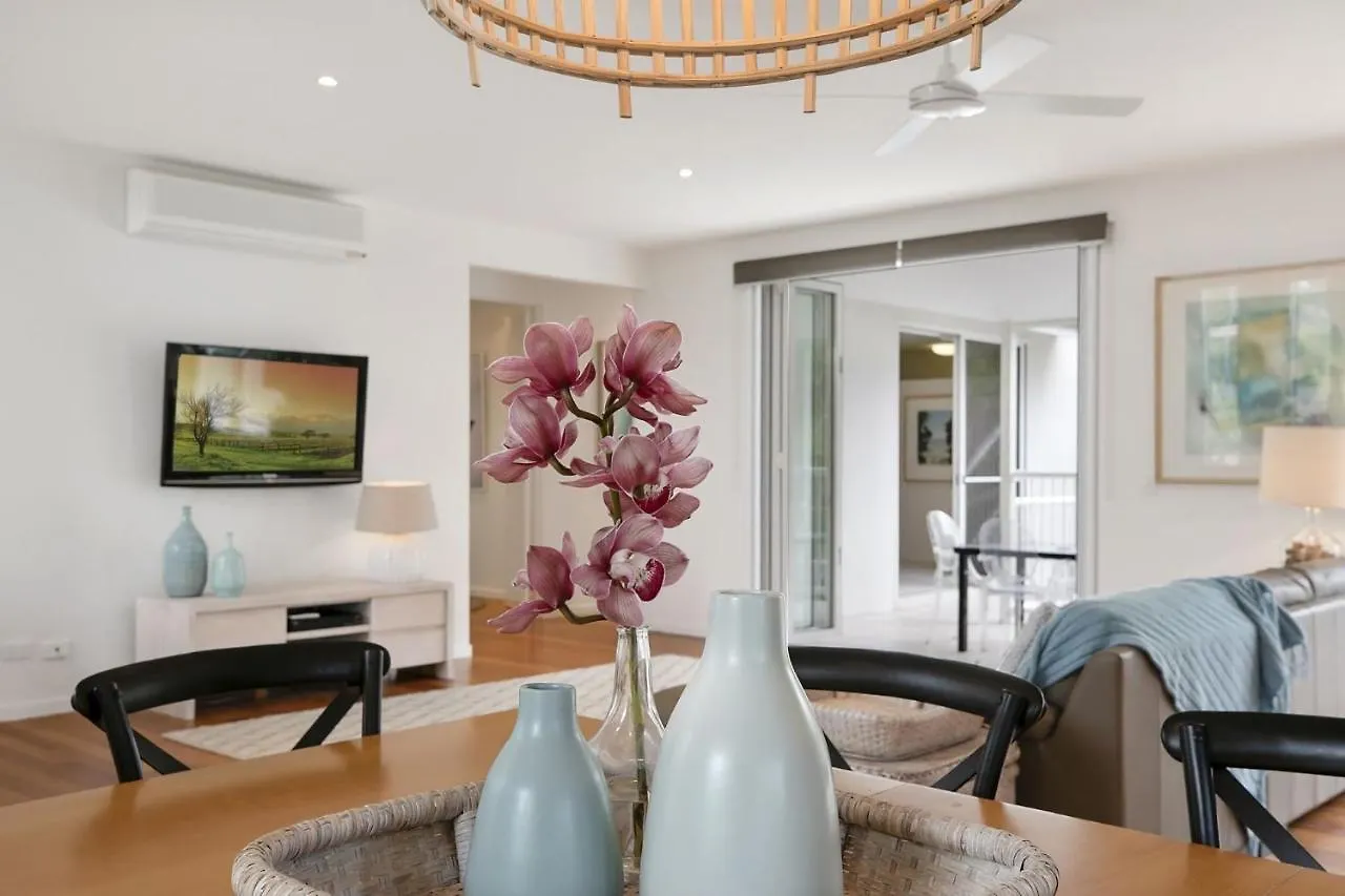 Maher Tce Stately Residence With Beach Side Charm Sunshine Beach Holiday home