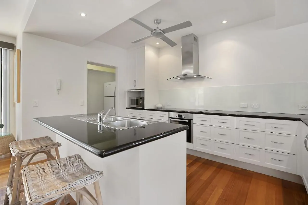 Maher Tce Stately Residence With Beach Side Charm Sunshine Beach Holiday home